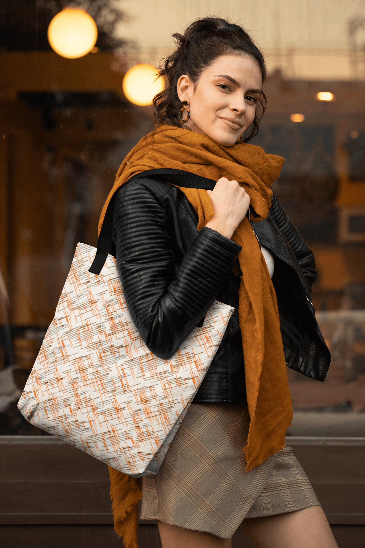 Avant Garde Medium Tote – Exquisite 20th-Century Linear Art Design